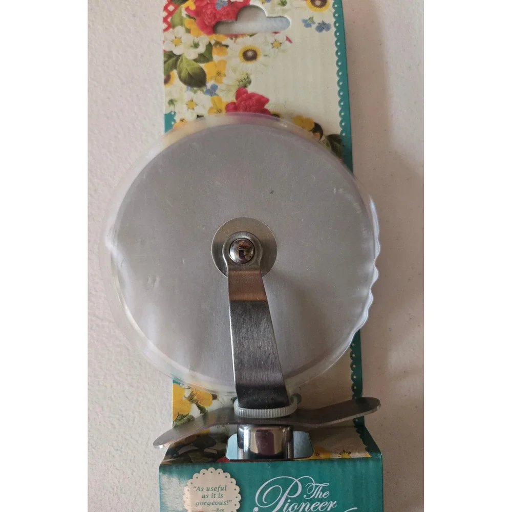 Pioneer Woman Pizza Cutter Teal 4